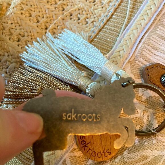 Sakroots NWOT Western/ Southwest vibe bag w/horse charms & tassels many pockets - Picture 5 of 14